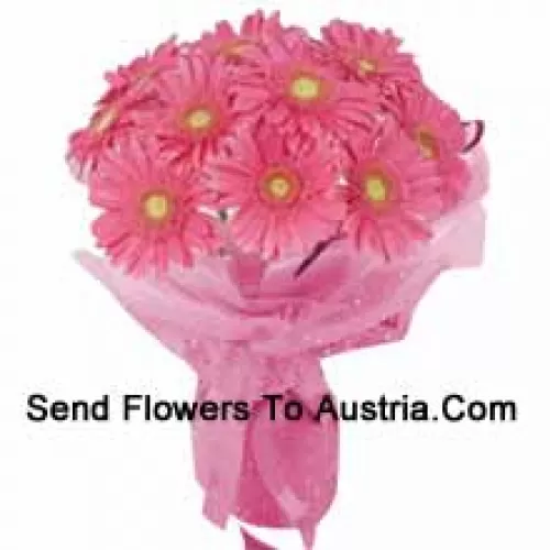 Un magnifique bouquet de 11 gerberas roses avec des garnitures saisonnières